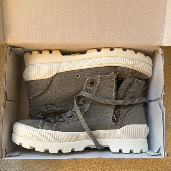 Blowfish Malibu Women's Forever Mid Lug Sneaker, 11 NWT - Picture 3 of 4